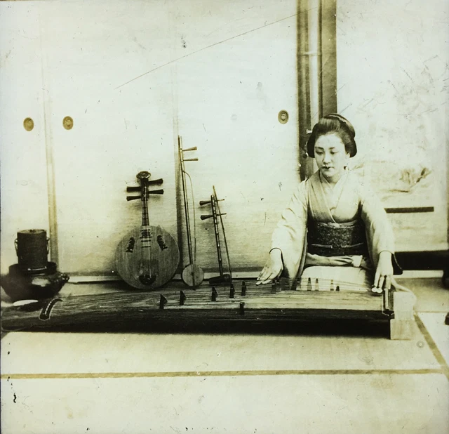 GEISHA, JAPAN, KOTO, MUSICAL INSTRUMENTS, Photographic Magic Lantern Slide 1900s