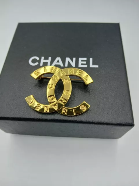 Chanel Interlocking Gold CC Signature Brooch Pin (CCXX018)