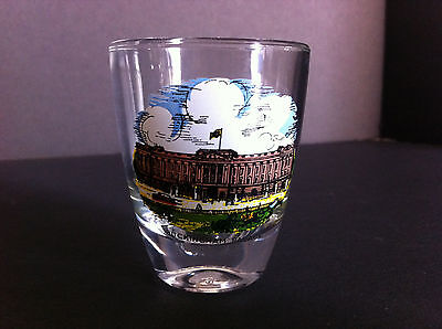 Buckingham palace shot glass collecitble souvenir Brittian England