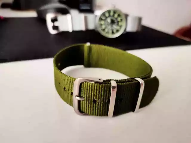 Correa verde militar nylon tela para reloj. 20mm 20 mm. Alta calidad. En España.