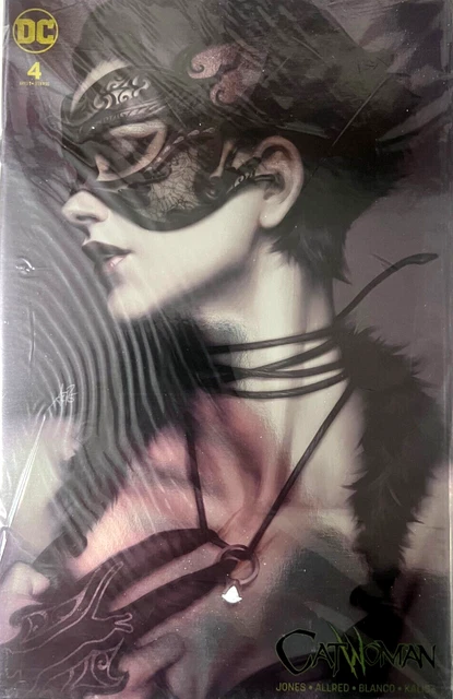 Catwoman #4 Stanley Lau Artgerm DC Boutique RARE Gold Foil Variant  DC 2018  NM