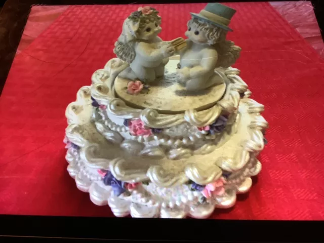 Dreamsicles Cherubs Musical spinning wedding cake plays”AS TIME GOES BY”2000