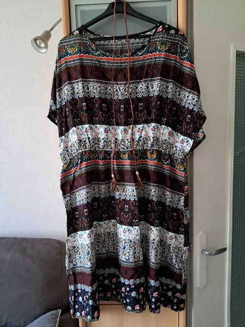 Robe Neuve Sans Marque - Taille 52-54 - Blanc Et Noir - Longueur Mi-mollet