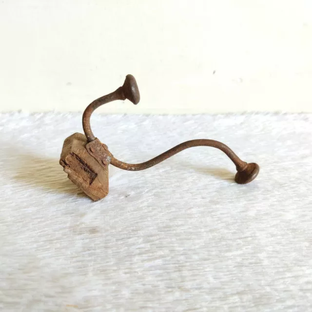 1940s Vintage Ornate Victorian Dual Side Iron Knobs Wall Hook Hanger Wooden I401