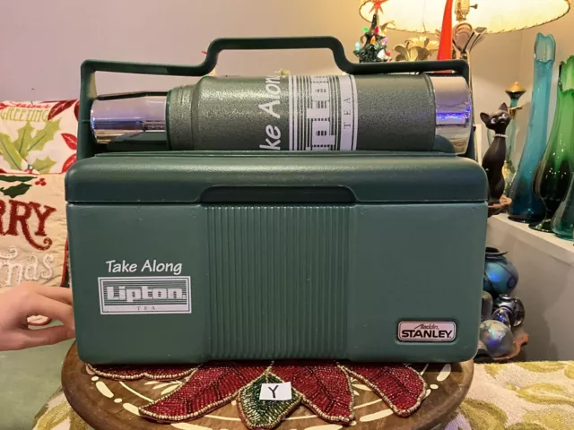 https://www.picclickimg.com/kxgAAOSw-8Vlc-XJ/Vintage-Green-Stanley-Aladdin-Cooler-and-Thermos-Bottle.webp