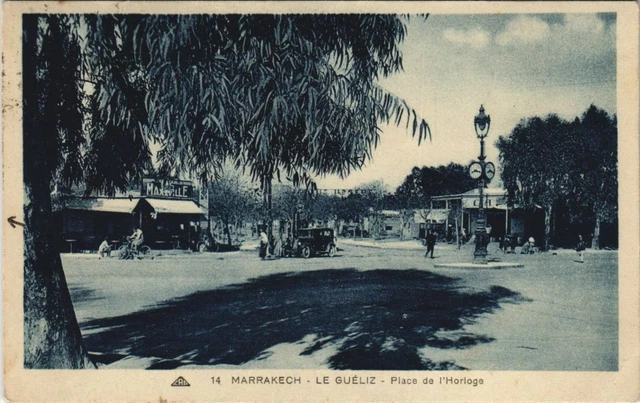 CPA AK MAROC MARRAKECH Le guéliz Place de L'horloge (10607)