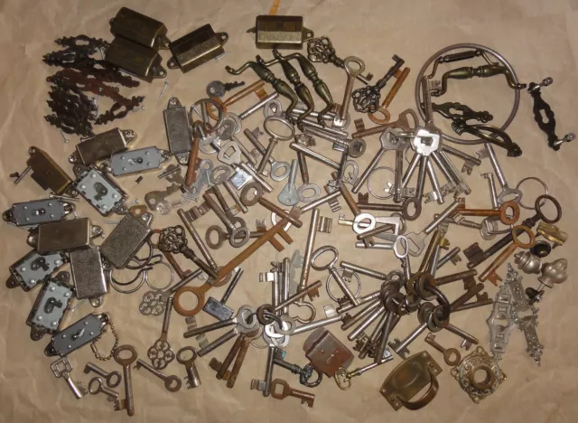 Konvolut alte Schlüssel Schlösser Möbelschlüssel Möbel Griffe f. Schrank Kommode