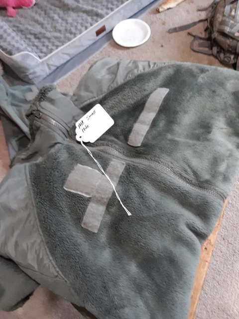 USGI Fleece Cold Weather Jacket POLARTEC, Gen III MR small defect