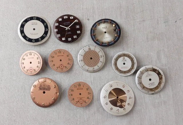 Lot De 45 Petits Cadrans De Montre Ancienne (bronze, Chiffres Romains, 1,3 à 2,2 Cm)