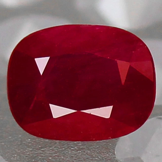 Pendentif Rubis Birman Naturel 45 Carats - Coupe Poire, Certificat AGL, Argent 925