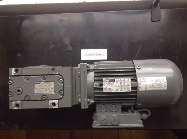 Lenze AC Helical Worm Geared Motor GSS04-2MHAR-071C42 MDEMABR071-42