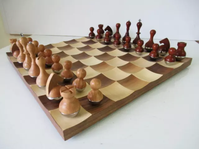 MODERN  WOBBLE CHESS SET BY UMBRA K.90 mm AND ORIGINAL CHESS BOARD AND BOX