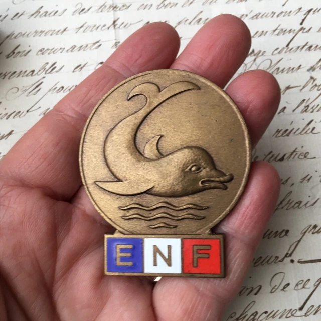 Insigne et écusson de l'oeuvre française - Souvenirs historiques et