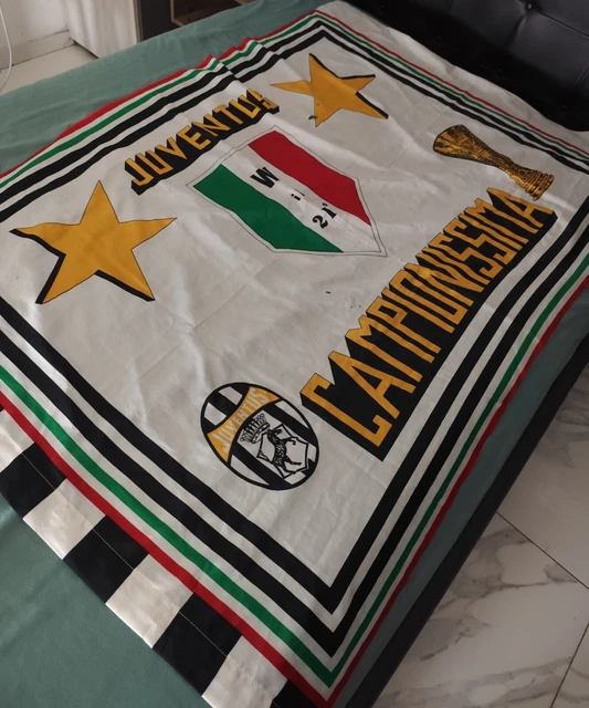 Drapeau Juventus 20° Scudetto 1982 - 2 étoiles - 132 X 97 Cm - RARE