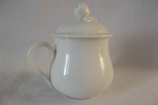 Petit pot à créme ancien en porcelaine blanche