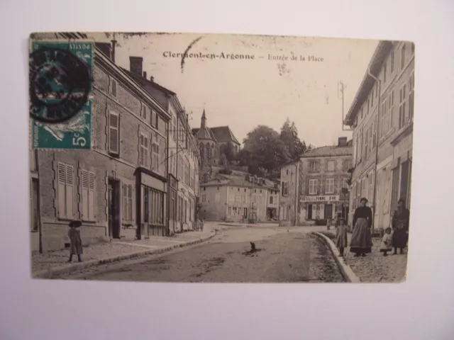 CPA  -  ( Meuse - 55 )  -  Clermont-en-Argonne  -  Entrée de la Place  - 1910