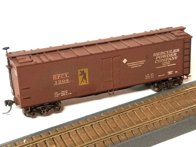 HO Scale Accurail "Hercules Powder" Wood Reefer, Kadee Couplers, Metal Wheels