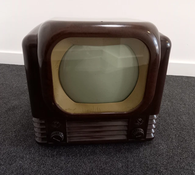 VINTAGE BAKELITE BUSH TV22 1950S TELEVISION - The Footage Detectives TP TV