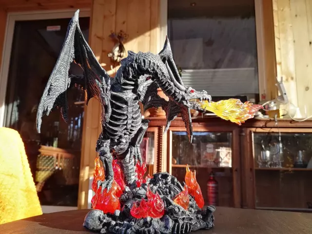 Drache auf Feuer Skelettdrache LED Beleuchtung Batterie Deko Gothic Neu