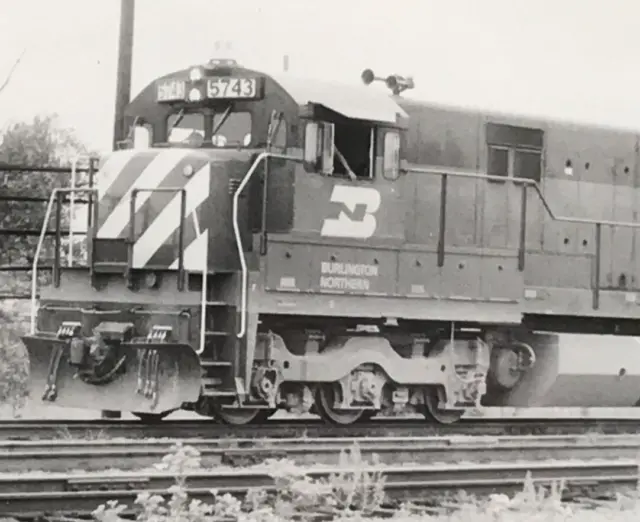 Burlington Northern Railroad BN #5743 U33C Electromotive Train B&W Photo Aurora