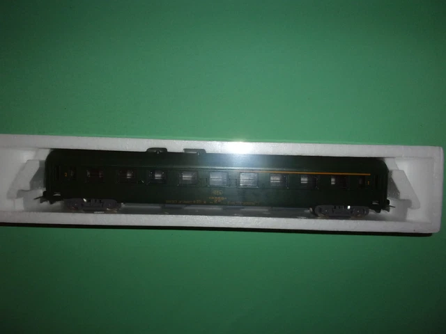 Roco 44610 - Voiture voyageurs 1 cl UIC A9 ép IV de la SNCF