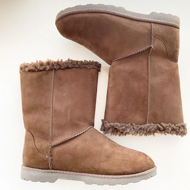 SO faux fur lined winter boots size 8.5