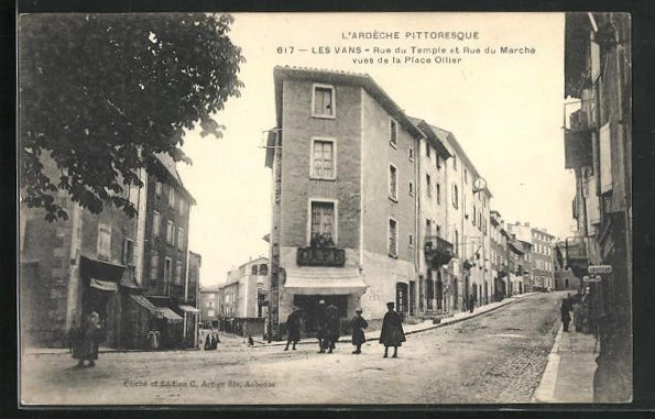 CPA LES VANS, Rue du Temple et Rue du Marché vues de la Place