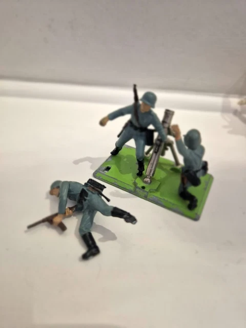 BRITAINS DEETAIL - WW2 - Allemand - 1ère série Mitrailleuse & boite de munitions EUR 21,00 - FR
