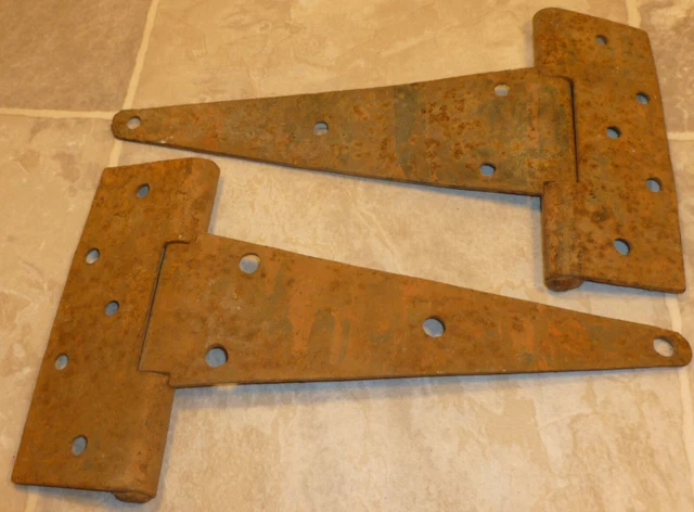 VINTAGE 2 RUSTY T-STRAP   12inx7in BARN CABIN FARM GATE DOOR HINGS RUSTIC DECOR