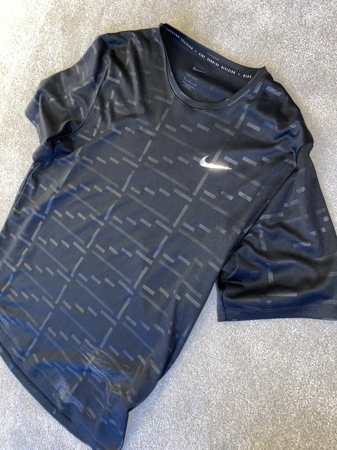 Mens Black Short Sleeved Black T-Shirt Training Top Size Medium