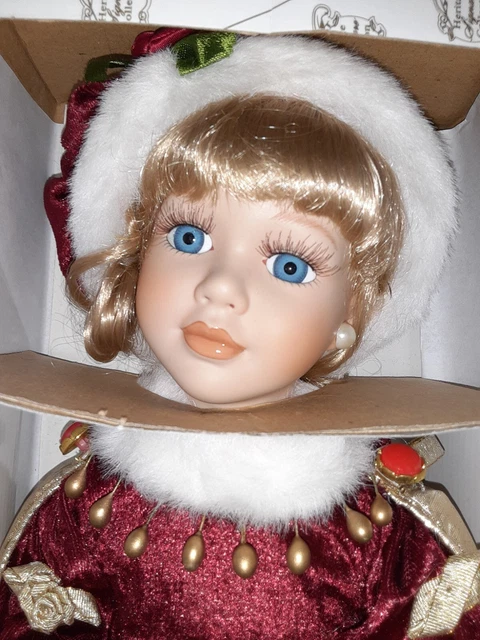 🔥VTG "HERITAGE" Signature Collection 1999 Christmas Caroline Porcelain Doll 18” 4