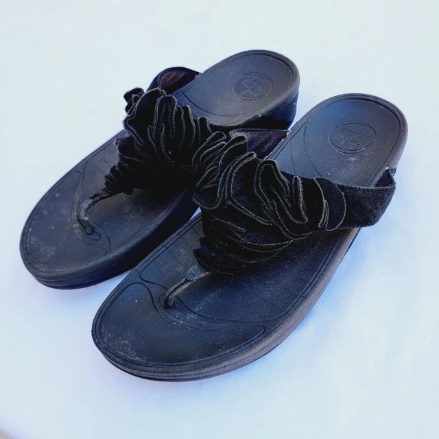 FitFlop Women's Black Frou Ruffle Platform Sandal - size 8
