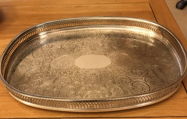 Vassoio da cocktail grande Cavalier ovale Sheffield piatto argento trafitto galleria 42 cm