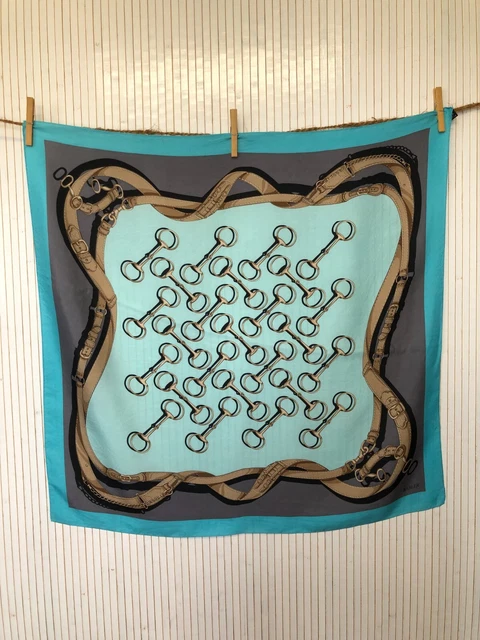 Foulard Vintage Motif équestre - Chevaux, Selles, étriers - Rouge - Polyester - Occasion