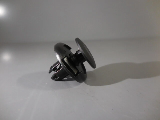 Genuine Toyota Upper Seal Clip 90467-08217