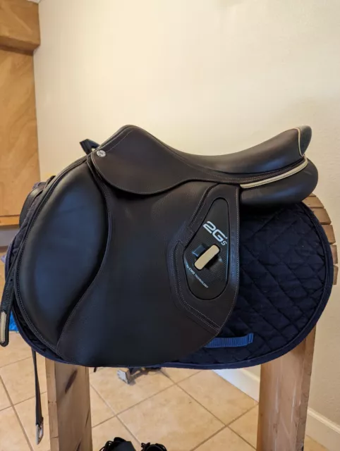 CWD Dynamick SE25 2Gs  18"  With Matching CWD Stirrup Leathers!