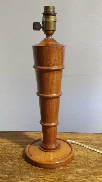 Pied de lampe art déco en bois .Hauteur 36 cm.