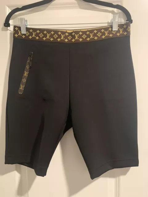 Authentic Louis Vuitton Men Shorts Size 40 (Large) S220
