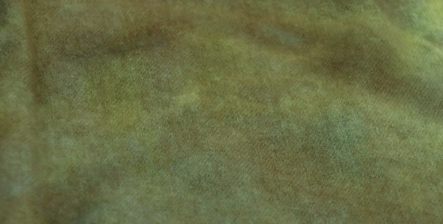 ALFOMBRA TEÑIDA A MANO VERDE CAMPO LANA ENGANCHADA 1/8 yarda cur manchado