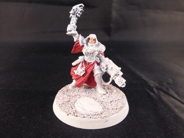 Sisters of Battle Canoness mit Ikone - Classic Warhammer 40K Metall Miniatur
