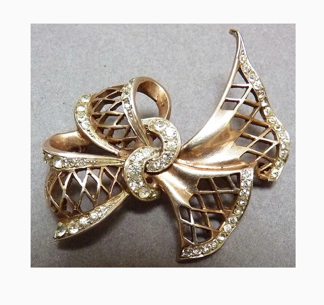 Broche Ancienne (fibule) En Argent Massif Avec Jade, Rubis, émeraude Et Nacre