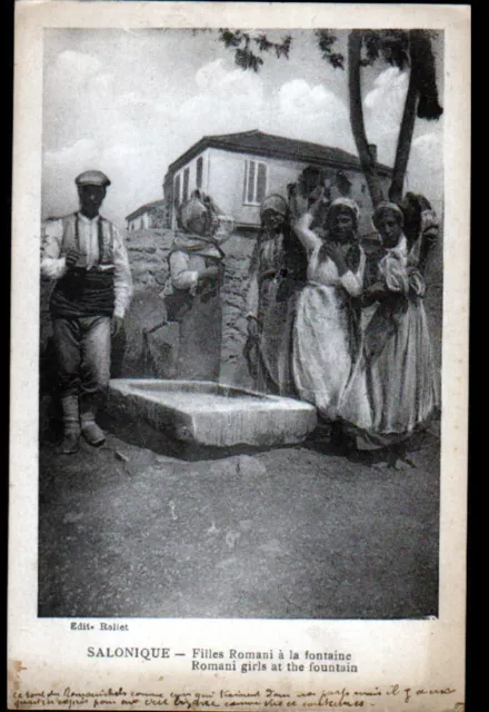 SALONIQUE (GRECE) FEMMES ROMANI à la FONTAINE animée en 1917