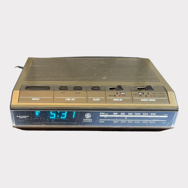 Vintage GE General Electric Alarm Clock Radio 7-4642A Blue Display Works Snooze