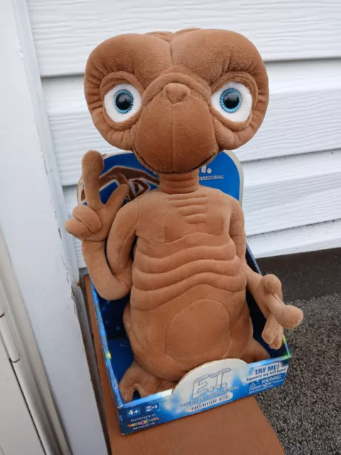 1982-2002 20th Anniversary ET the Extra Terrestrial Talking 12” Plush working