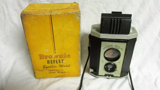 VINTAGE 1940s KODAK BROWNIE REFLEX SYNCHRO MODEL CAMERA WITH ORG BOX