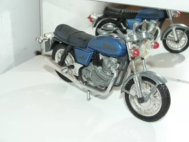 Vintage die cast Toys Metal 1/15 POLISTIL MS 111 BIKE MOTO NORTON 750 COMMANDO