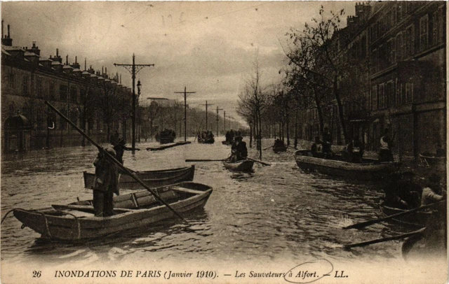 CPA Inondations de PARIS - Les Sauveteurs a ALFORT (390192)