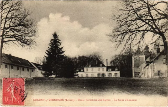 CPA NOGENT-SUR-VERNISSON Ecole Forestiere des Barres Cour d'Honneur (1272897)