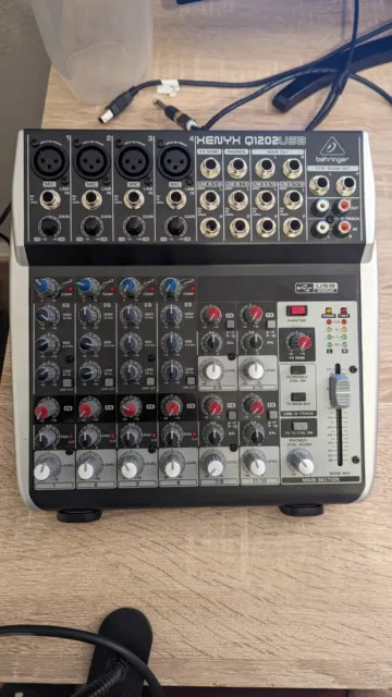 Behringer Q1202USB Mixer und Audio Interface