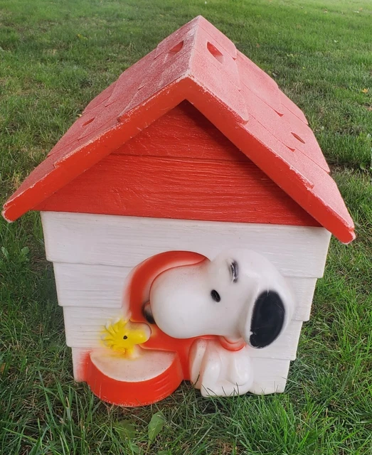 Vintage Blow Mold Plastic 1965 Snoopy Woodstock Dog House Toy Box Chest Storage